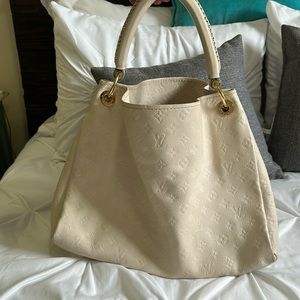 Louis Vuitton Artsy Empriente Ivory/Beige